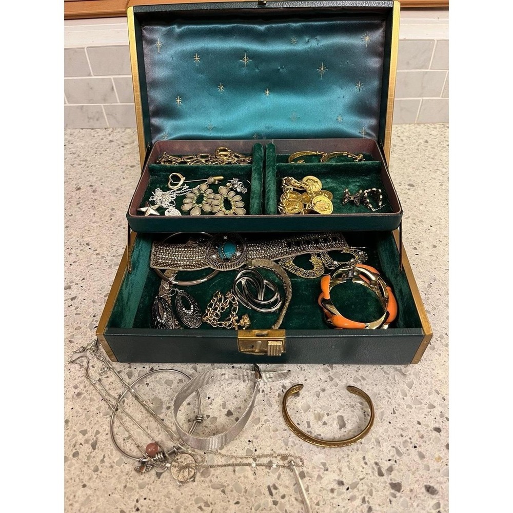 Vintage Farrington Green Jewelry Box With‎ Jewelry